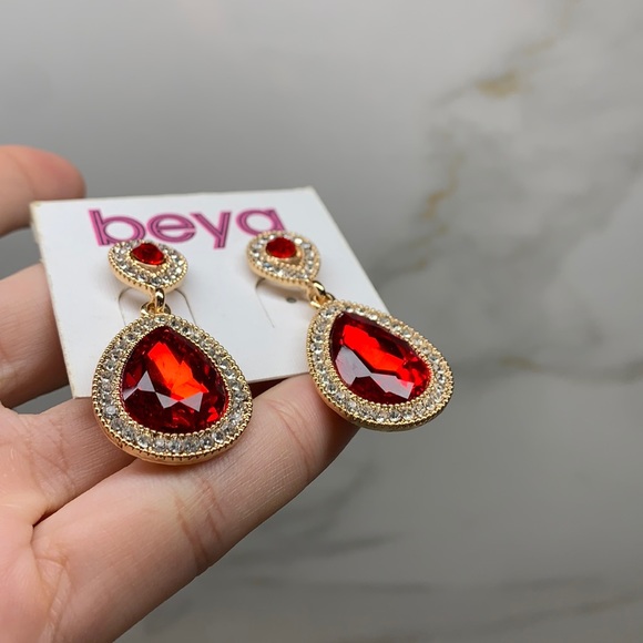 Red Earing - Picture 3 of 3